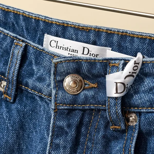 【DIOR 公式旗艦店】ディオール ジーパン ご好評に付き再入荷! 241218 【DIOR 公式旗艦店】ディオール ジーパン ご好評に付き再入荷! 241218