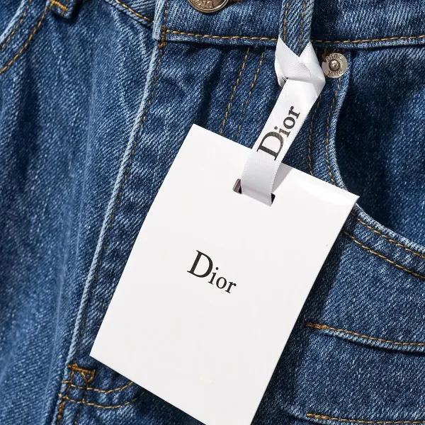 【DIOR 公式旗艦店】ディオール ジーパン ご好評に付き再入荷! 241218 【DIOR 公式旗艦店】ディオール ジーパン ご好評に付き再入荷! 241218