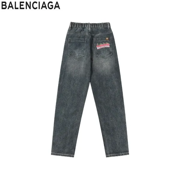【BALENCIAGA 公式旗艦店】バレンシアガ ジーパン ご好評に付き再入荷! 241219 【BALENCIAGA 公式旗艦店】バレンシアガ ジーパン ご好評に付き再入荷! 241219