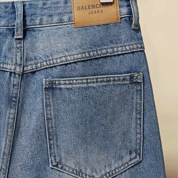 【BALENCIAGA 公式旗艦店】 バレンシアガ ジーパン ご好評に付き再入荷! 241219 【BALENCIAGA 公式旗艦店】 バレンシアガ ジーパン ご好評に付き再入荷! 241219