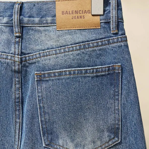 【BALENCIAGA   公式旗艦店】 バレンシアガ  ジーパン  ご好評に付き再入荷！ 241219
