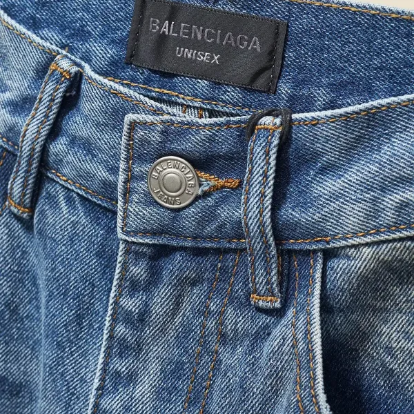 【BALENCIAGA   公式旗艦店】 バレンシアガ  ジーパン  ご好評に付き再入荷！ 241219