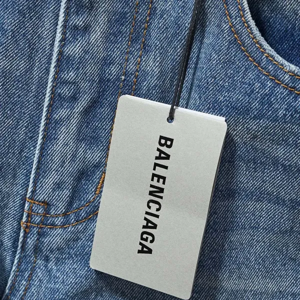 【BALENCIAGA   公式旗艦店】 バレンシアガ  ジーパン  ご好評に付き再入荷！ 241219