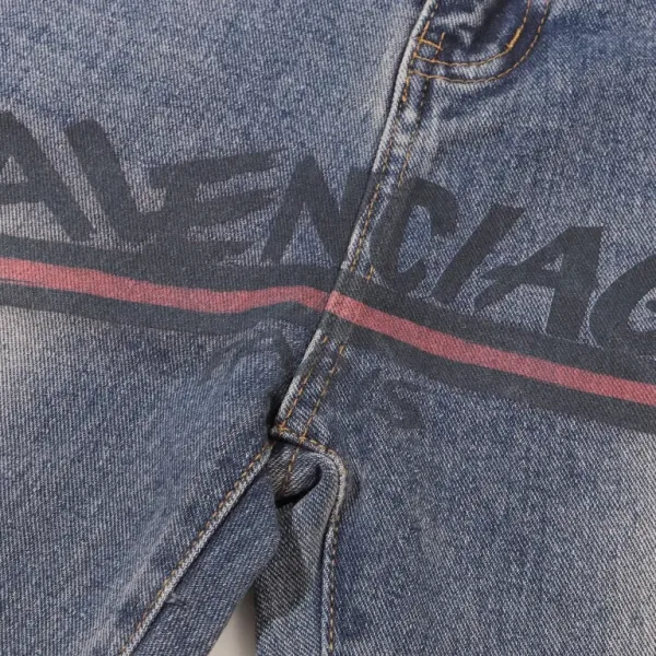 【BALENCIAGA 公式旗艦店】バレンシアガ ジーパン ご好評に付き再入荷 240830 【BALENCIAGA 公式旗艦店】バレンシアガ ジーパン ご好評に付き再入荷 240830