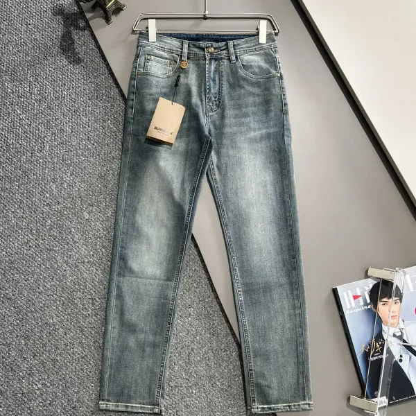 【BURBERRY 公式旗艦店】バーバリー ジーパン ご好評に付き再入荷! 241220 【BURBERRY 公式旗艦店】バーバリー ジーパン ご好評に付き再入荷! 241220