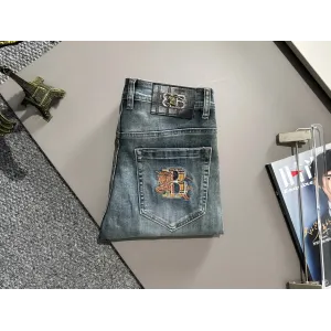 【BURBERRY   公式旗艦店】バーバリー  ジーパン  ご好評に付き再入荷！ 241220