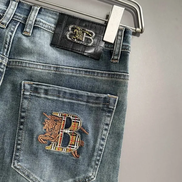 【BURBERRY 公式旗艦店】バーバリー ジーパン ご好評に付き再入荷! 241220 【BURBERRY 公式旗艦店】バーバリー ジーパン ご好評に付き再入荷! 241220