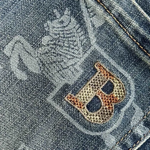 【BURBERRY   公式旗艦店】バーバリー  ジーパン  ご好評に付き再入荷！ 241220