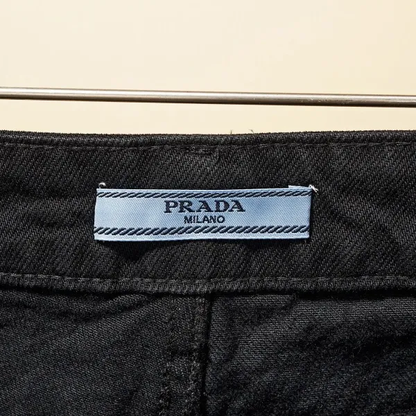 【PRADA 公式旗艦店】プラダ ジーパン ご好評に付き再入荷! 241220 【PRADA 公式旗艦店】プラダ ジーパン ご好評に付き再入荷! 241220