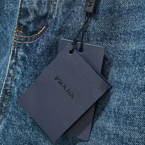 【PRADA 公式旗艦店】プラダ ジーパン ご好評に付き再入荷! 241220 【PRADA 公式旗艦店】プラダ ジーパン ご好評に付き再入荷! 241220