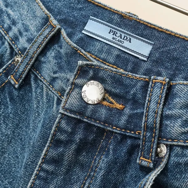 【PRADA 公式旗艦店】プラダ ジーパン ご好評に付き再入荷! 241220 【PRADA 公式旗艦店】プラダ ジーパン ご好評に付き再入荷! 241220