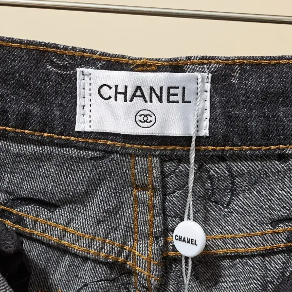 【CHANEL  公式旗艦店】シャネル    ジーパン  ご好評に付き再入荷！ 241220