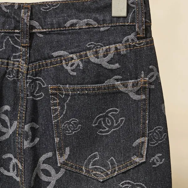 【CHANEL  公式旗艦店】シャネル    ジーパン  ご好評に付き再入荷！ 241220
