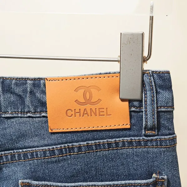 【CHANEL  公式旗艦店】シャネル    ジーパン  ご好評に付き再入荷！ 241220