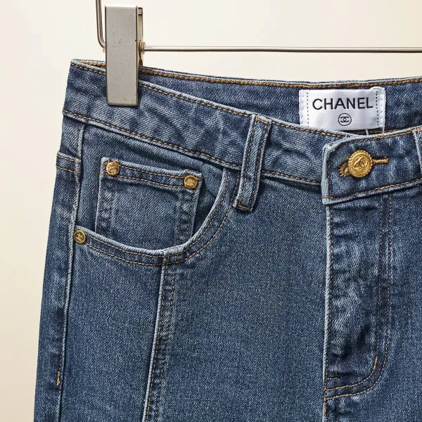 【CHANEL  公式旗艦店】シャネル    ジーパン  ご好評に付き再入荷！ 241220