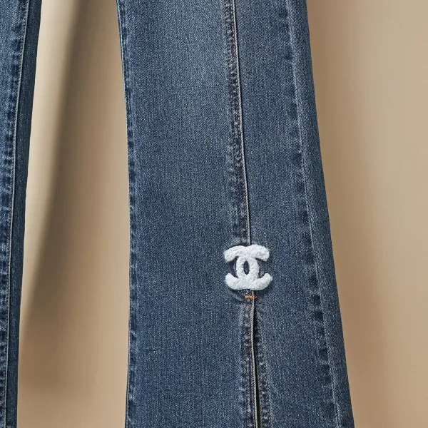 【CHANEL  公式旗艦店】シャネル    ジーパン  ご好評に付き再入荷！ 241220
