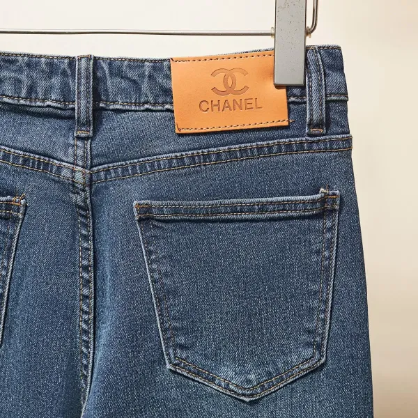 【CHANEL  公式旗艦店】シャネル    ジーパン  ご好評に付き再入荷！ 241220