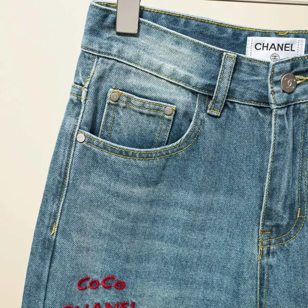 【CHANEL  公式旗艦店】シャネル    ジーパン  ご好評に付き再入荷！ 241218