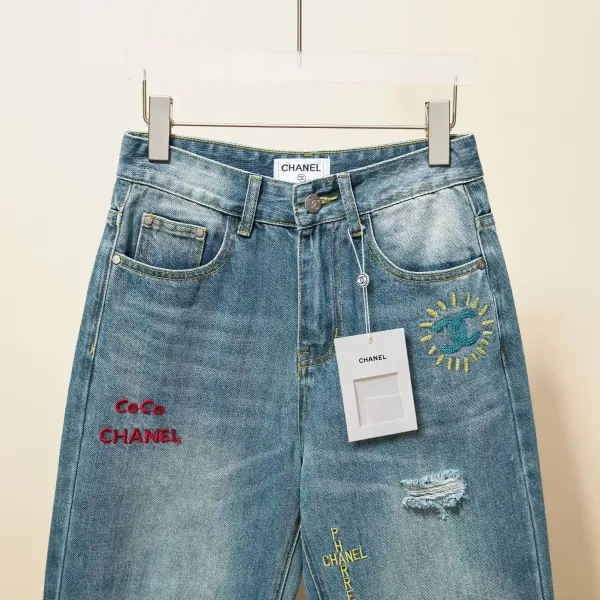 【CHANEL  公式旗艦店】シャネル    ジーパン  ご好評に付き再入荷！ 241218