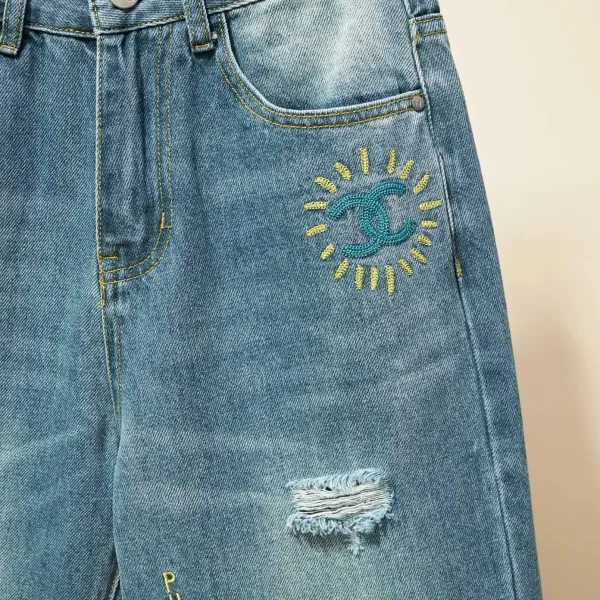 【CHANEL  公式旗艦店】シャネル    ジーパン  ご好評に付き再入荷！ 241218