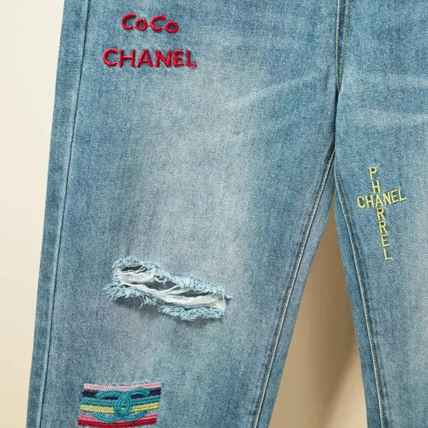 【CHANEL  公式旗艦店】シャネル    ジーパン  ご好評に付き再入荷！ 241218