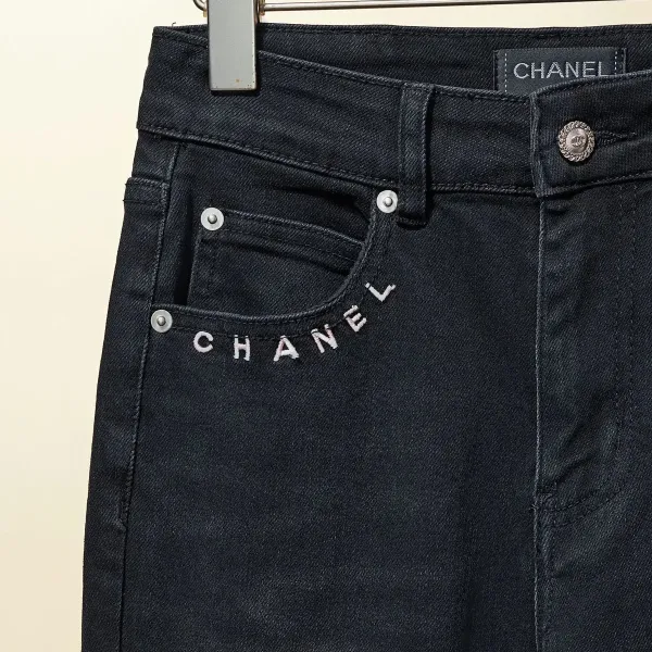 【CHANEL  公式旗艦店】シャネル    ジーパン  ご好評に付き再入荷！ 241218