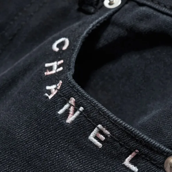 【CHANEL  公式旗艦店】シャネル    ジーパン  ご好評に付き再入荷！ 241218
