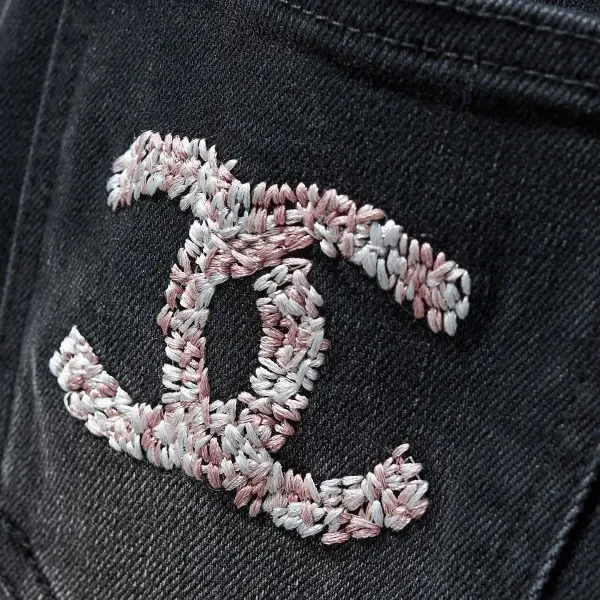 【CHANEL  公式旗艦店】シャネル    ジーパン  ご好評に付き再入荷！ 241218