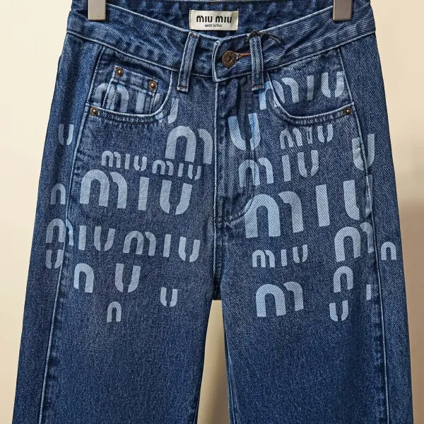 【Miumiu 公式旗艦店】ミュウミュウ ジーパン ご好評に付き再入荷! 241219 【Miumiu 公式旗艦店】ミュウミュウ ジーパン ご好評に付き再入荷! 241219