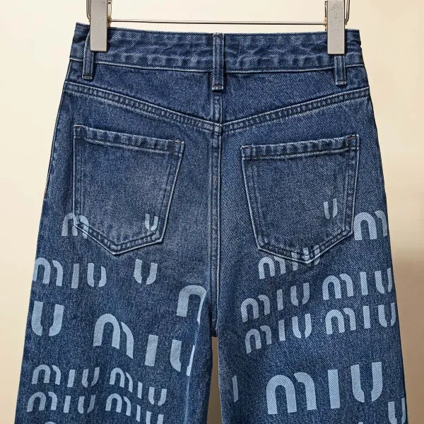 【Miumiu 公式旗艦店】ミュウミュウ ジーパン ご好評に付き再入荷! 241219 【Miumiu 公式旗艦店】ミュウミュウ ジーパン ご好評に付き再入荷! 241219