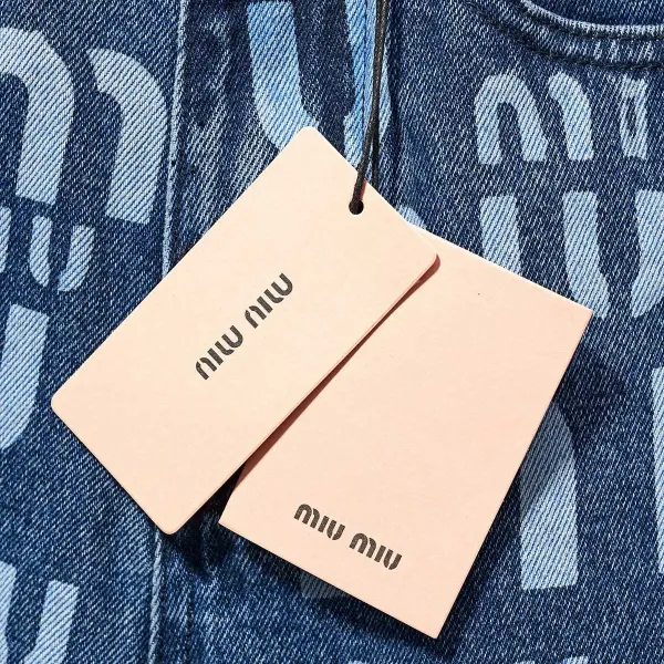 【Miumiu 公式旗艦店】ミュウミュウ ジーパン ご好評に付き再入荷! 241219 【Miumiu 公式旗艦店】ミュウミュウ ジーパン ご好評に付き再入荷! 241219