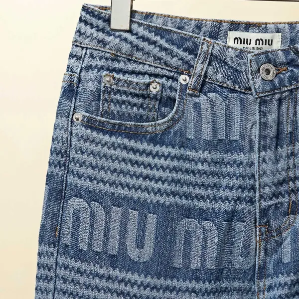 【Miumiu 公式旗艦店】ミュウミュウ ジーパン ご好評に付き再入荷! 241219 【Miumiu 公式旗艦店】ミュウミュウ ジーパン ご好評に付き再入荷! 241219