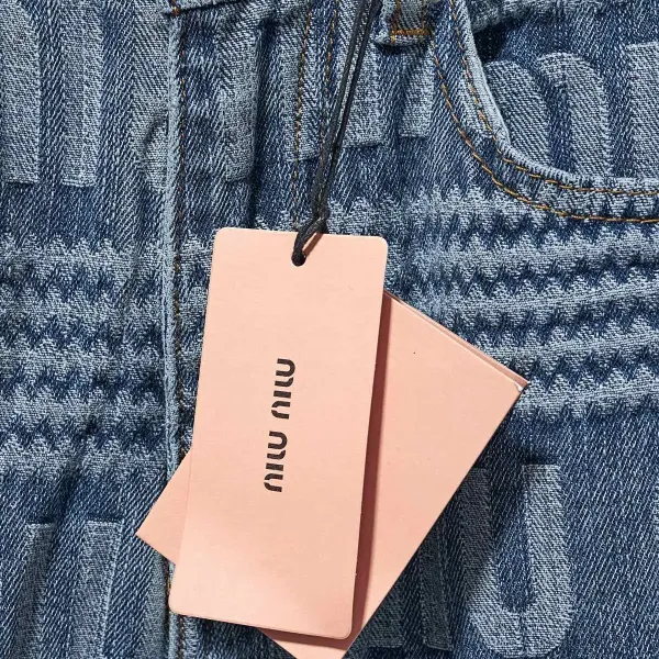 【Miumiu 公式旗艦店】ミュウミュウ ジーパン ご好評に付き再入荷! 241219 【Miumiu 公式旗艦店】ミュウミュウ ジーパン ご好評に付き再入荷! 241219