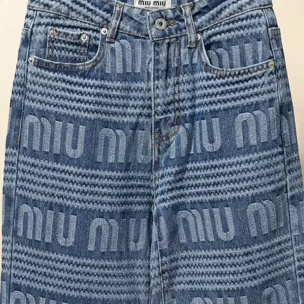 【Miumiu 公式旗艦店】ミュウミュウ ジーパン ご好評に付き再入荷! 241219 【Miumiu 公式旗艦店】ミュウミュウ ジーパン ご好評に付き再入荷! 241219