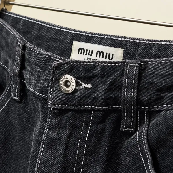 【Miumiu  公式旗艦店】ミュウミュウ  ジーパン  ご好評に付き再入荷！ 241219
