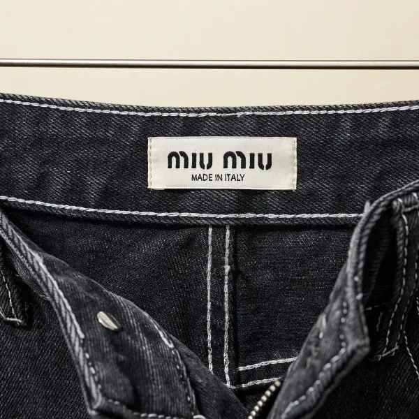 【Miumiu  公式旗艦店】ミュウミュウ  ジーパン  ご好評に付き再入荷！ 241219