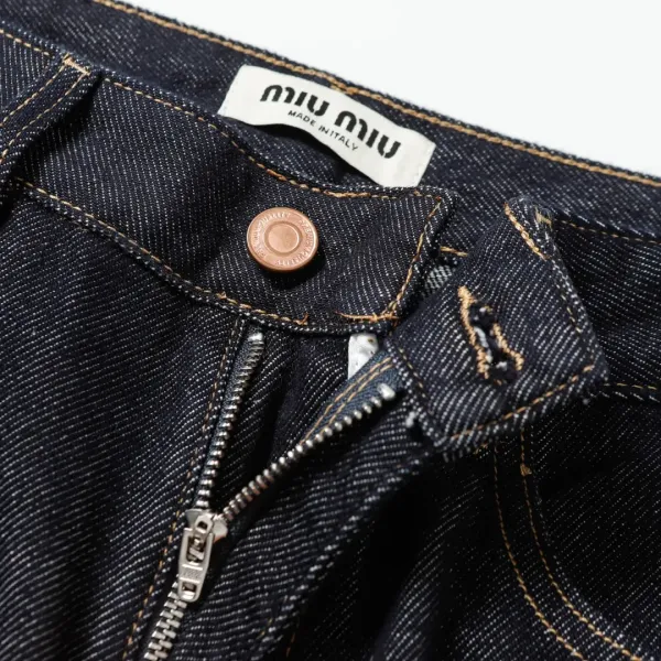 【Miumiu 公式旗艦店】ミュウミュウ ジーパン ご好評に付き再入荷! 241219 【Miumiu 公式旗艦店】ミュウミュウ ジーパン ご好評に付き再入荷! 241219