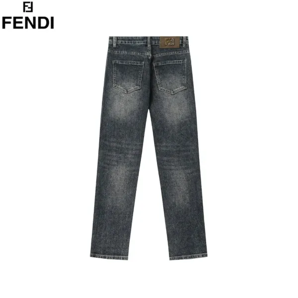 【FENDI 公式旗艦店】フェンディ ジーパン ご好評に付き再入荷! 241220 【FENDI 公式旗艦店】フェンディ ジーパン ご好評に付き再入荷! 241220