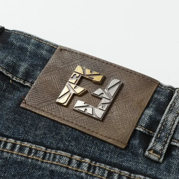 【FENDI 公式旗艦店】フェンディ ジーパン ご好評に付き再入荷! 241220 【FENDI 公式旗艦店】フェンディ ジーパン ご好評に付き再入荷! 241220