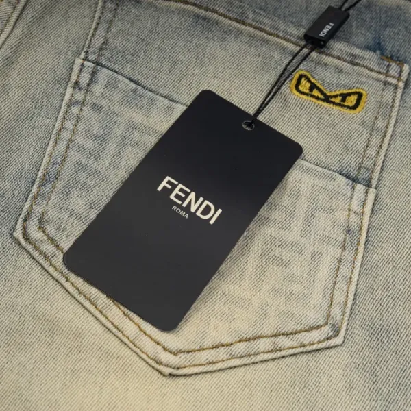 【FENDI 公式旗艦店】フェンディ ジーパン ご好評に付き再入荷! 241220 【FENDI 公式旗艦店】フェンディ ジーパン ご好評に付き再入荷! 241220