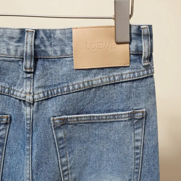 【LOEWE 公式旗艦店】 ロエベ ジーパン ご好評に付き再入荷! 241219 【LOEWE 公式旗艦店】 ロエベ ジーパン ご好評に付き再入荷! 241219