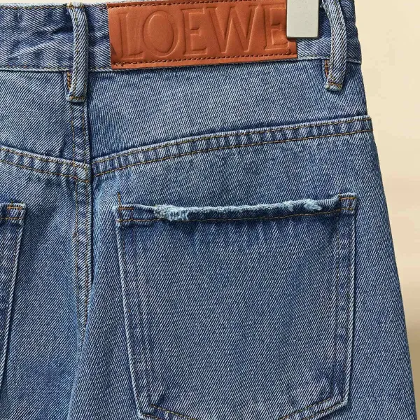 【LOEWE 公式旗艦店】 ロエベ ジーパン ご好評に付き再入荷! 241219 【LOEWE 公式旗艦店】 ロエベ ジーパン ご好評に付き再入荷! 241219