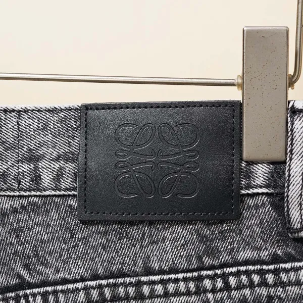 【LOEWE 公式旗艦店】 ロエベ ジーパン ご好評に付き再入荷! 241219 【LOEWE 公式旗艦店】 ロエベ ジーパン ご好評に付き再入荷! 241219