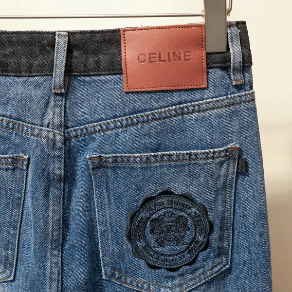 【CELINE  公式旗艦店】セリーヌ  ジーパン  ご好評に付き再入荷！ 241219