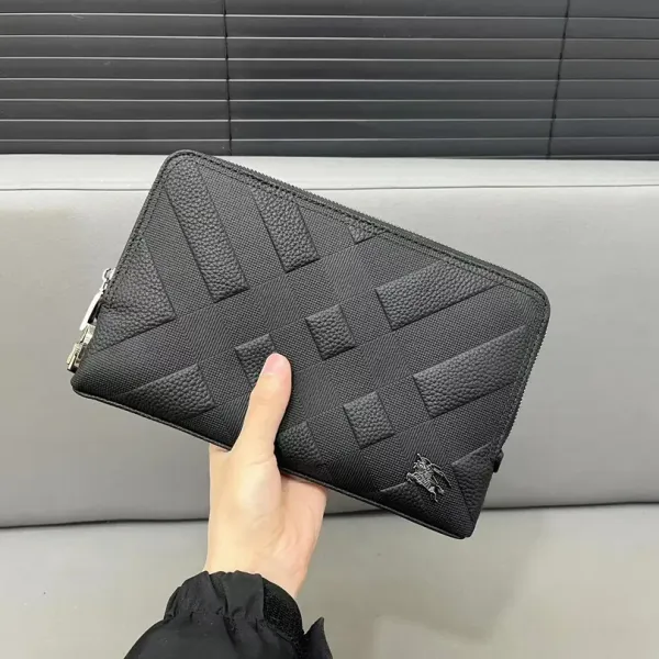 【BURBERRY 公式旗艦店】バーバリー クラッチバッグ 当日出荷 好評に付き再入荷!26*16CM 【BURBERRY 公式旗艦店】バーバリー クラッチバッグ 当日出荷 好評に付き再入荷!26*16CM