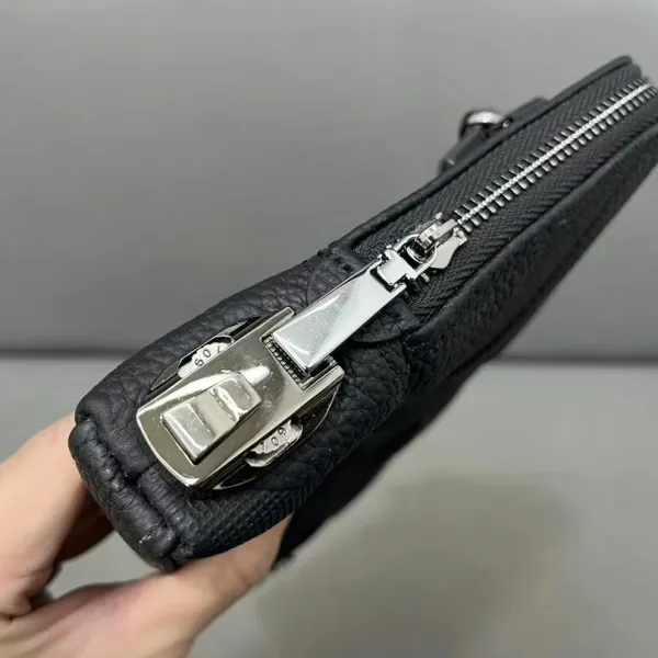 【BURBERRY 公式旗艦店】バーバリー クラッチバッグ 当日出荷 好評に付き再入荷!26*16CM 【BURBERRY 公式旗艦店】バーバリー クラッチバッグ 当日出荷 好評に付き再入荷!26*16CM