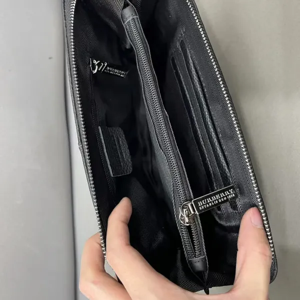 【BURBERRY 公式旗艦店】バーバリー クラッチバッグ 当日出荷 好評に付き再入荷!26*16CM 【BURBERRY 公式旗艦店】バーバリー クラッチバッグ 当日出荷 好評に付き再入荷!26*16CM