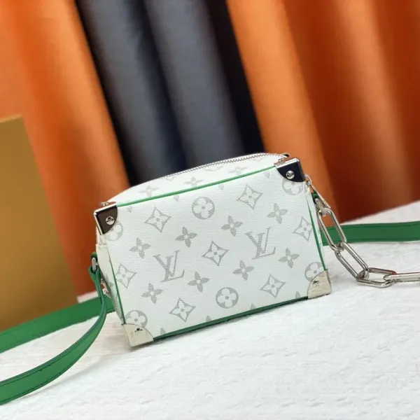 【LOUIS VUITTON 公式旗艦店】ルイヴィトン  斜めがけバッグ当日出荷 好評に付き再入荷！18.5*13*8CM