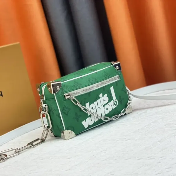 【LOUIS VUITTON 公式旗艦店】ルイヴィトン  斜めがけバッグ当日出荷 好評に付き再入荷！18.5*13*8CM