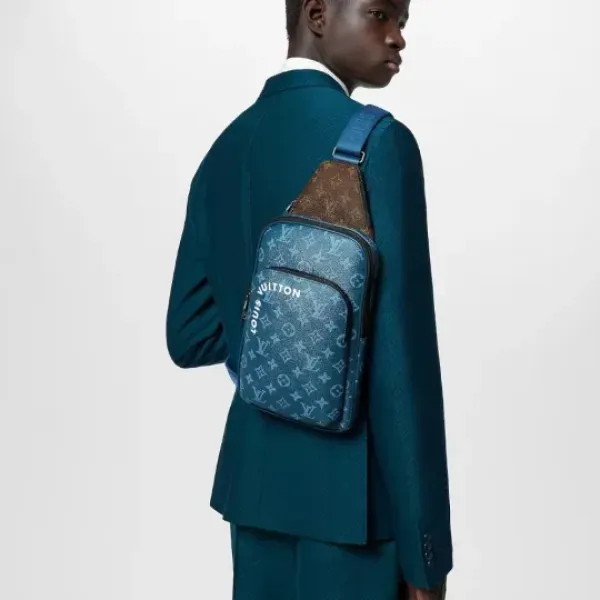 LV 新作 LOUIS VUITTON ルイヴィトン ボディバッグ ショルダーバッグ ブルー 20*31*7CM 240919 LV 新作 LOUIS VUITTON ルイヴィトン ボディバッグ ショルダーバッグ ブルー 20*31*7CM 240919